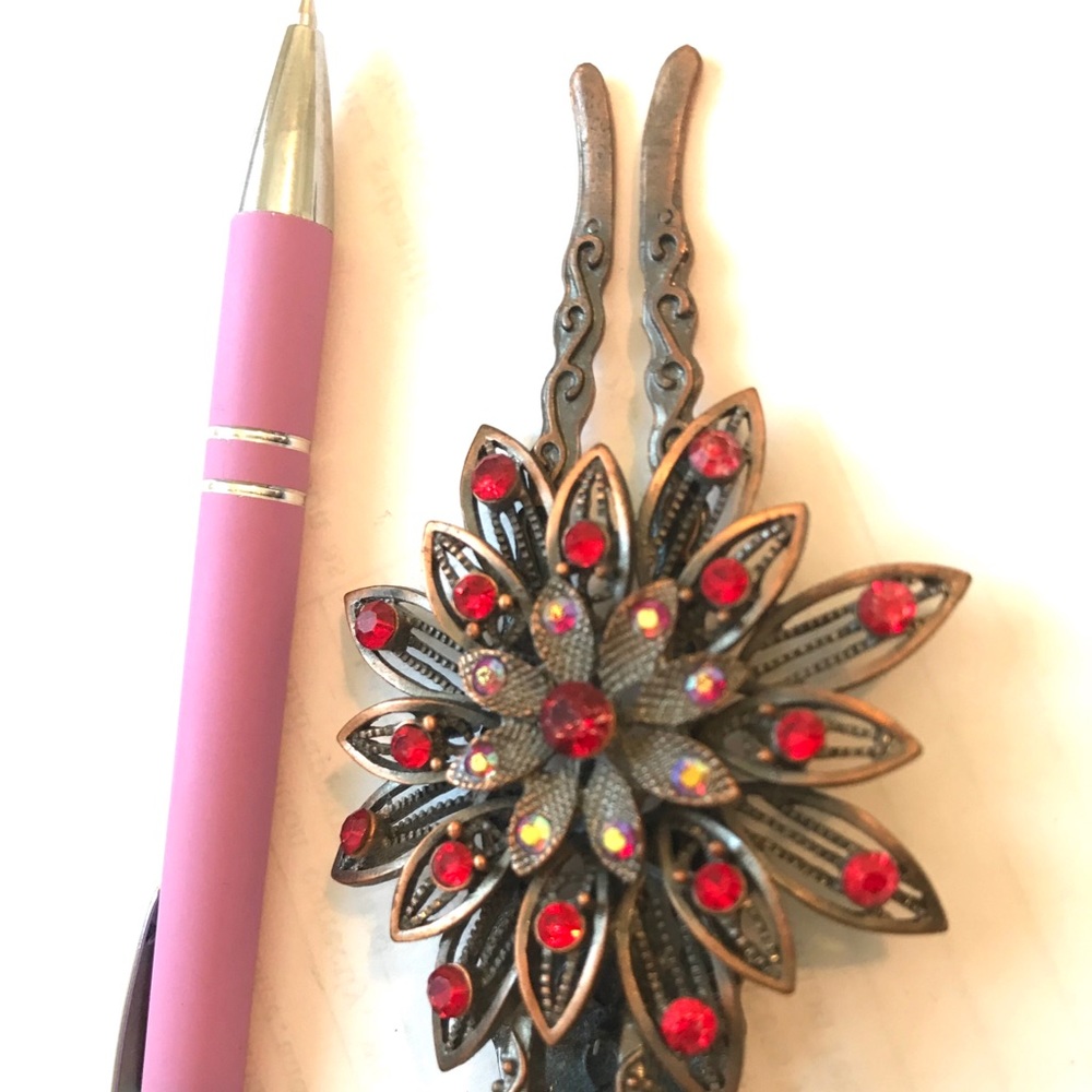 ♦️SALE♦️ Wonen Hair Accessory/ Clip - Picture 4 of 5